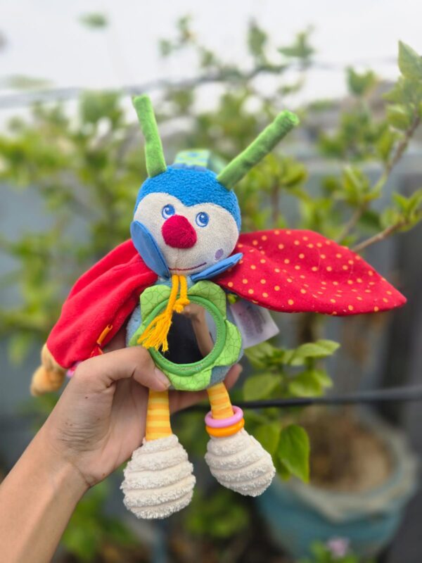 The Bee, rattle