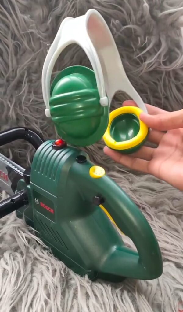Bosch toy chainsaw. - Image 3