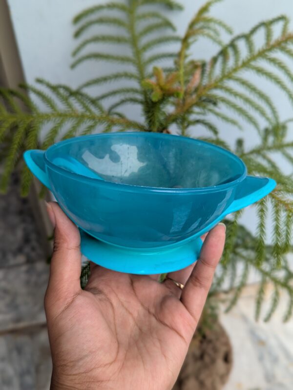 Baby suction feeding bowl