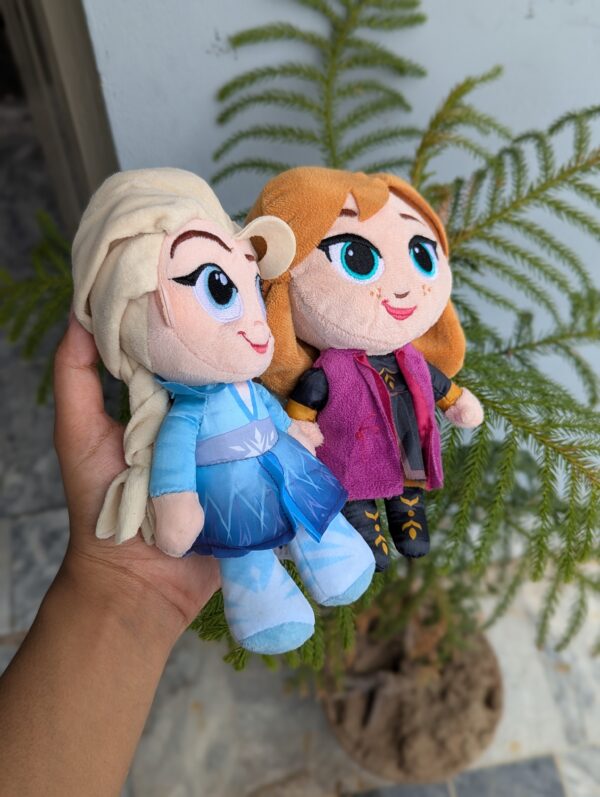 Anna & Elsa plush dolls - Image 2