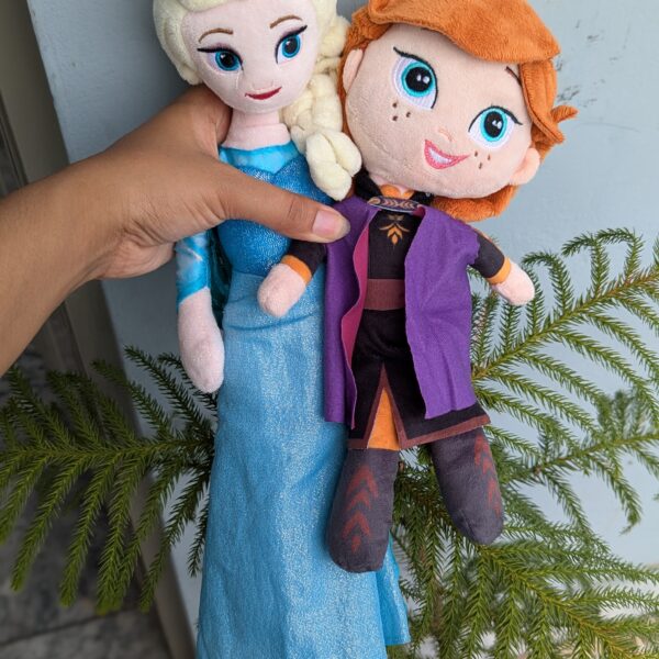Elsa and Ana plush dolls 2