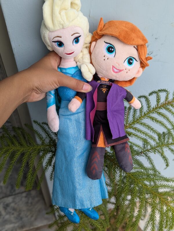 Elsa and Ana plush dolls 2