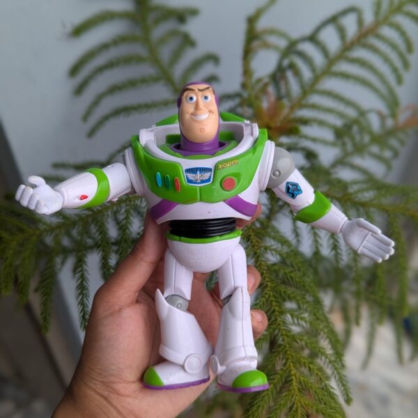 Buzz light-year , adjustable body
