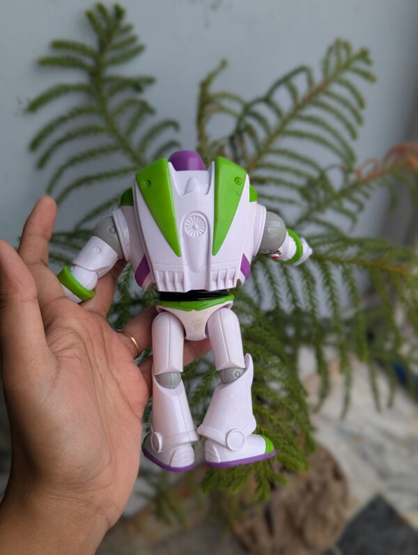 Buzz light-year , adjustable body - Image 5