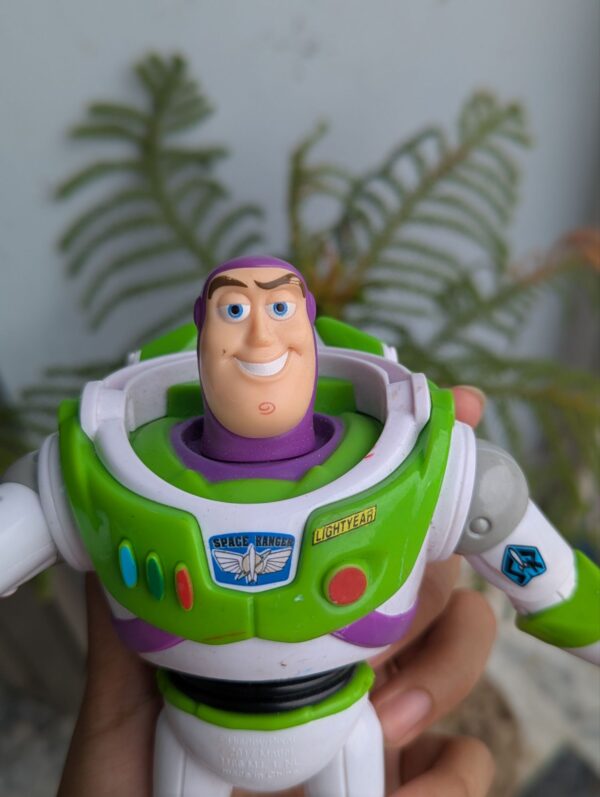 Buzz light-year , adjustable body - Image 4