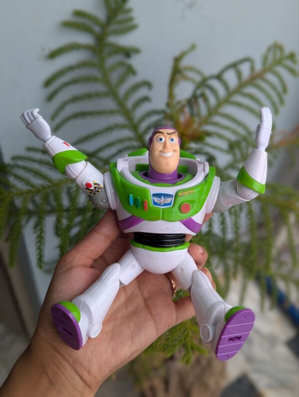 Buzz light-year , adjustable body - Image 3