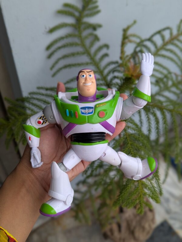 Buzz light-year , adjustable body - Image 2