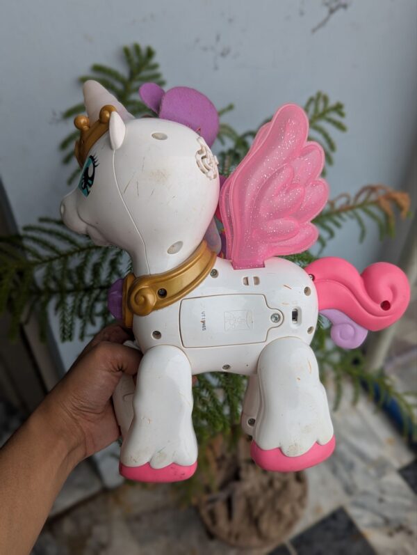 Vtech Starshine the Bright Lights Unicorn - Image 2