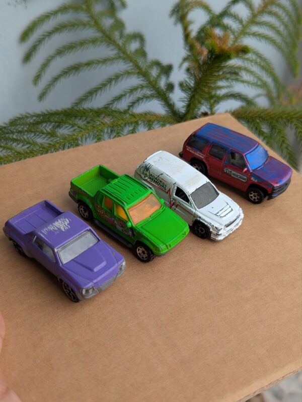 Pack of 4 metal cars