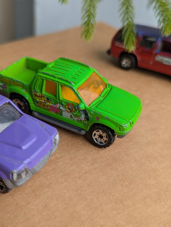 Pack of 4 metal cars - Image 2