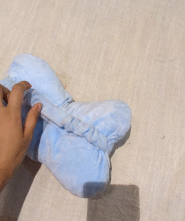 Stitch travel pillow - Image 2